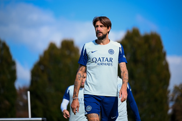 Дюмфрис и Чалханоглу на скамейке запасных, Ачерби и Карлос Аугусто возвращаются