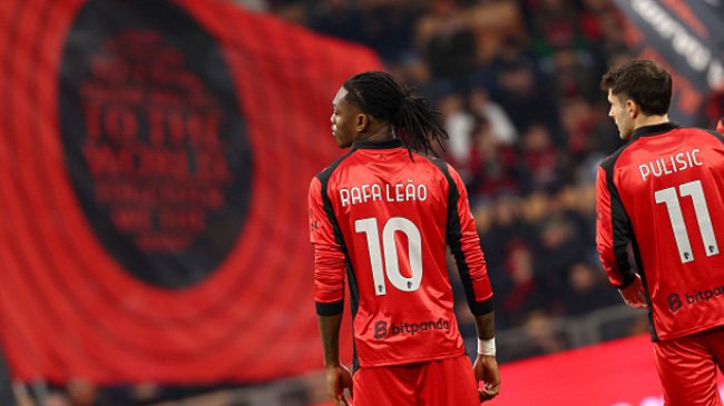 «Милан» не может выбрать форварда перед дерби с «Интером»